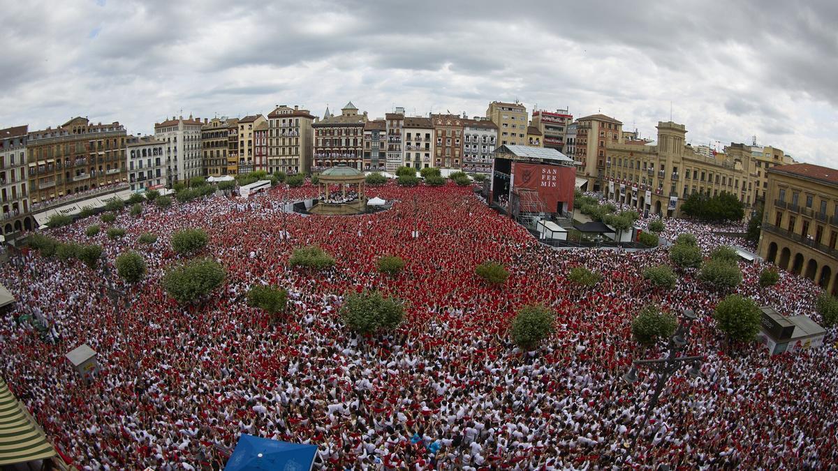 Vista de la Plaza del Castillo durante el lanzamiento del Chupinazo.