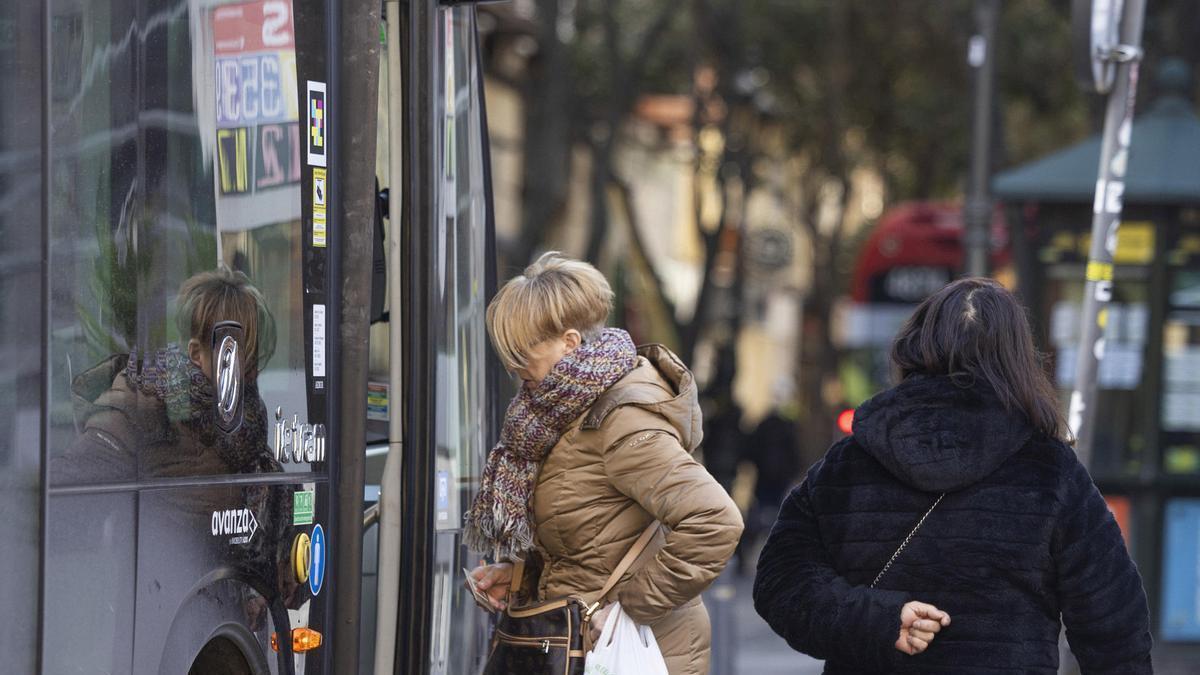 Se reactiva la venta de los títulos gratuitos de las líneas de autobús estatal.