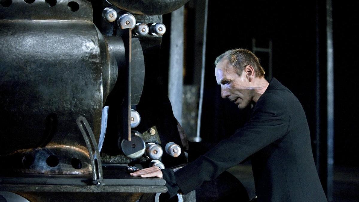 Eusebio Poncela compaginó su trayectoria en el cine con el teatro y la televisión.