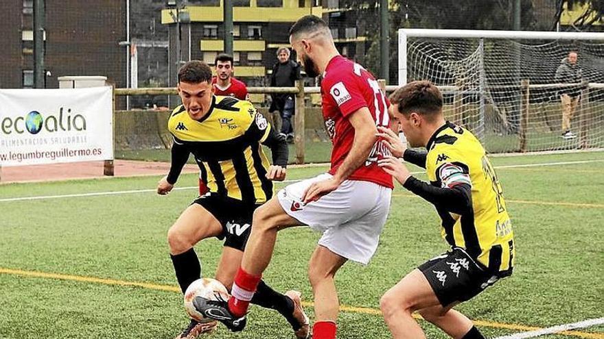 Una acción del partido disputado en Etxezuri entre el Deusto y el Portugalete el pasado día 4. | FOTO: CLUB PORTUGALETE