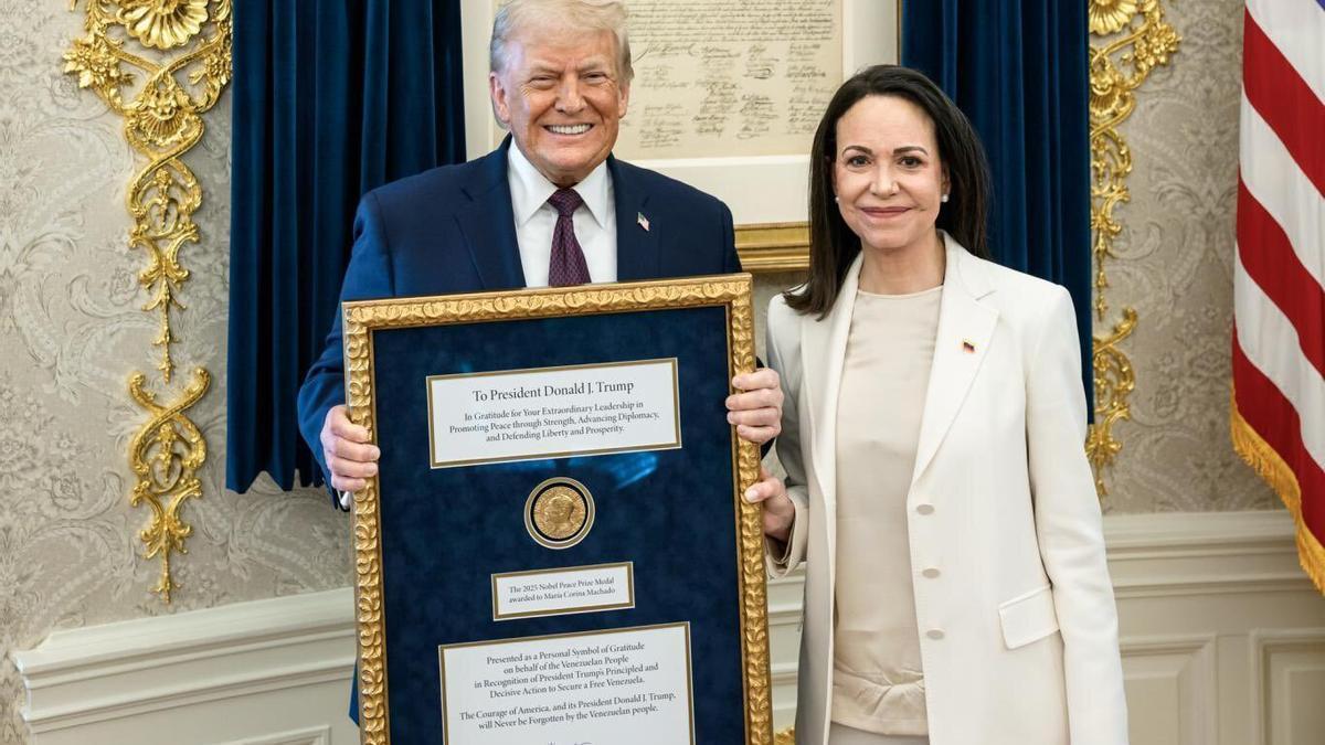 Trump, con el Premio Nobel de Machado.