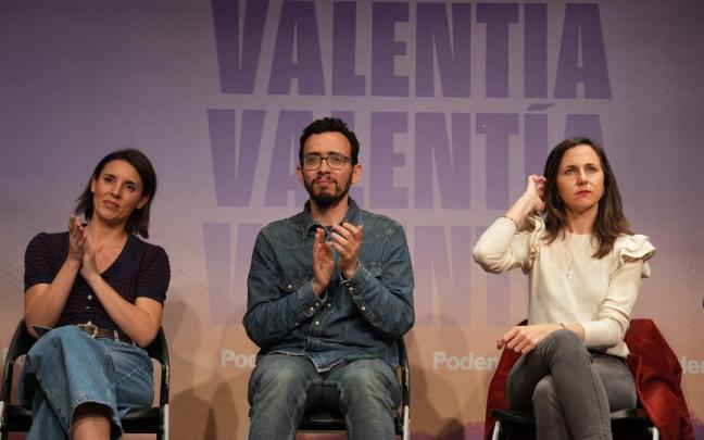 La secretaria política de Podemos y eurodiputada, Irene Montero; el candidato de Podemos a la Presidencia de la Junta de Castilla y León, Miguel Ángel Llamas y la secretaria general de Podemos, Ione Belarra, durante el acto de cierre de cam