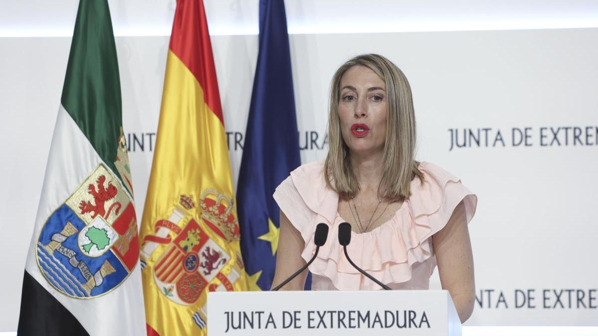 La presidenta de Extremadura, María Guardiola, durante al anuncio de los integrantes de su equipo de Gobierno.