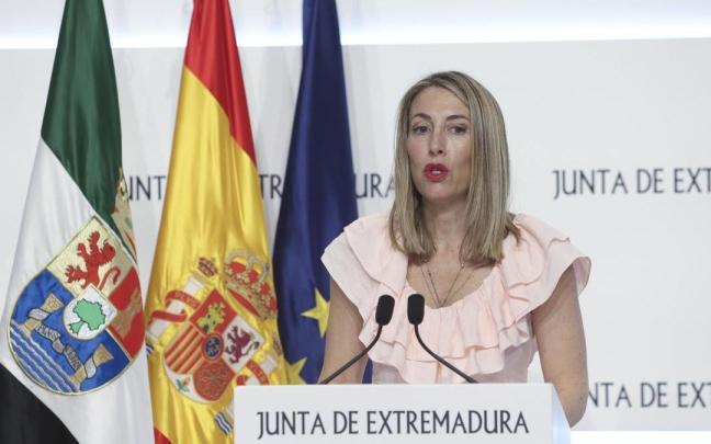 La presidenta de Extremadura, María Guardiola, durante al anuncio de los integrantes de su equipo de Gobierno.
