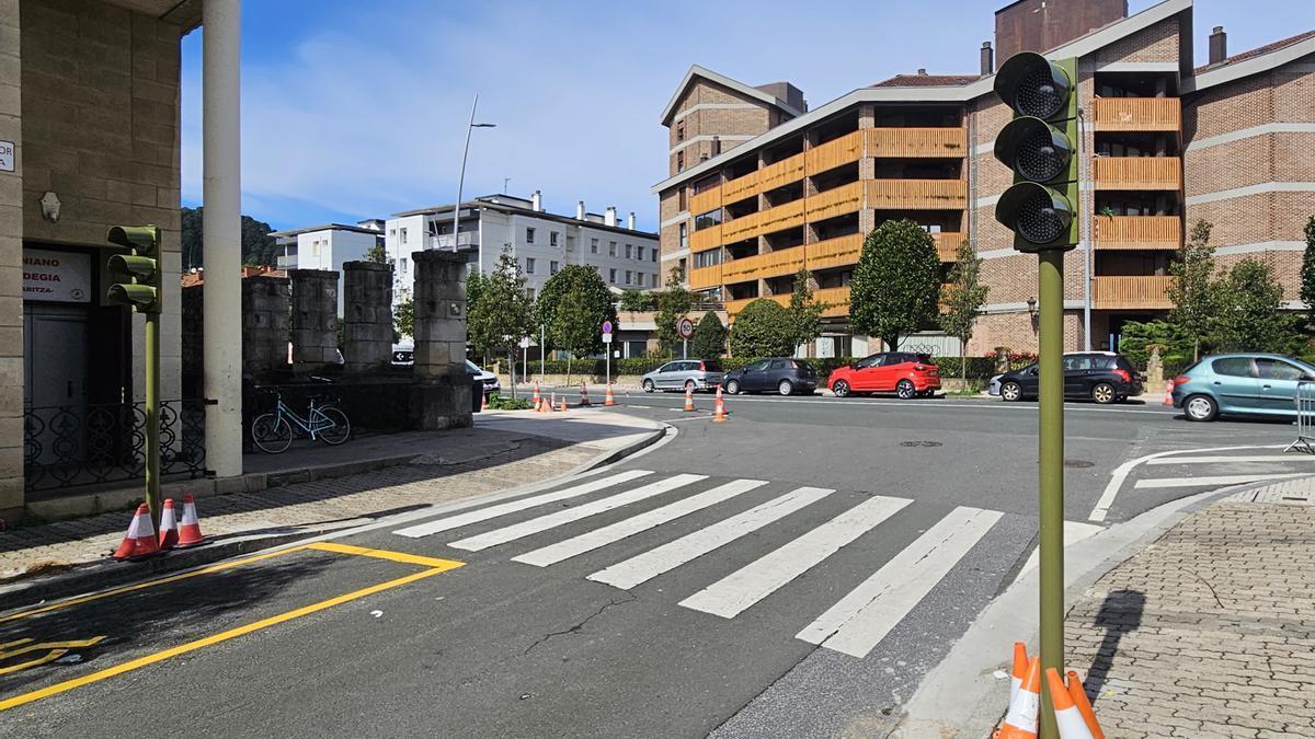 Semáforo en la calle Manzisidor.