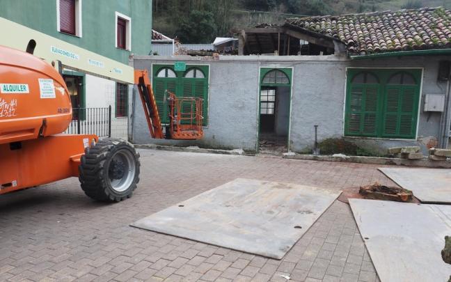 Esta semana han dado inicio las labores de demolición del edificio de la antigua carpintería.