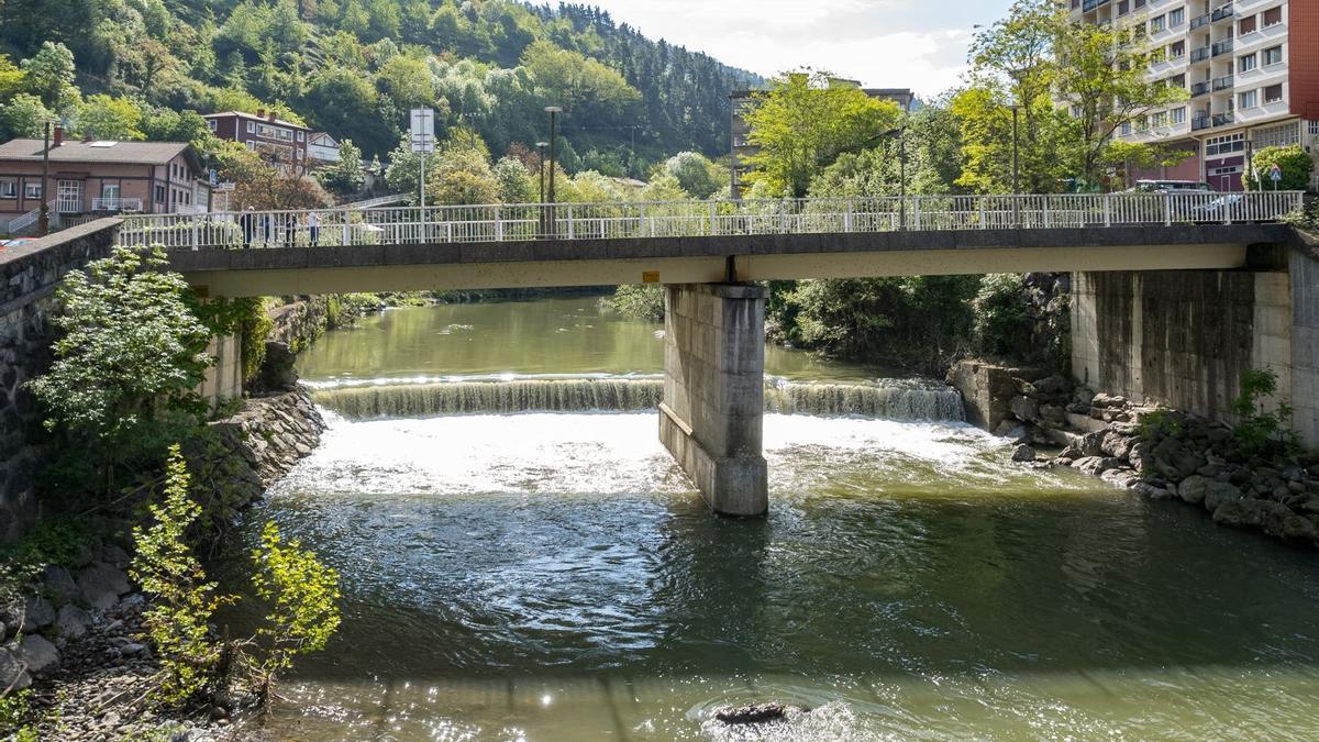 Vista de la presa de Olea, que será demolida de manera parcial siguiendo el plan de permeabilización del departamento de Sostenibilidad de la Diputación Foral de Gipuzkoa