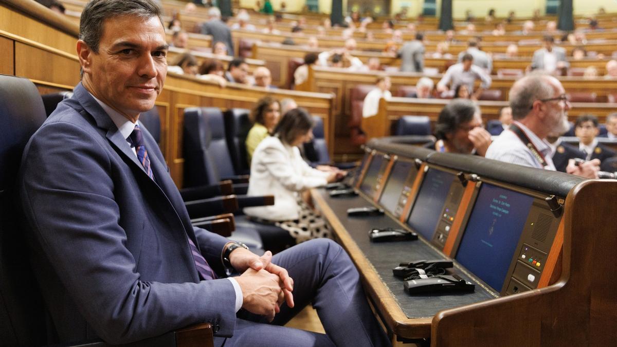 El presidente del Gobierno español en funciones, sentado ayer en su escaño del Congreso de los Diputados.
