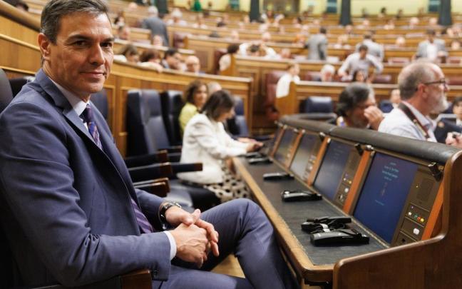 El presidente del Gobierno español en funciones, sentado ayer en su escaño del Congreso de los Diputados.