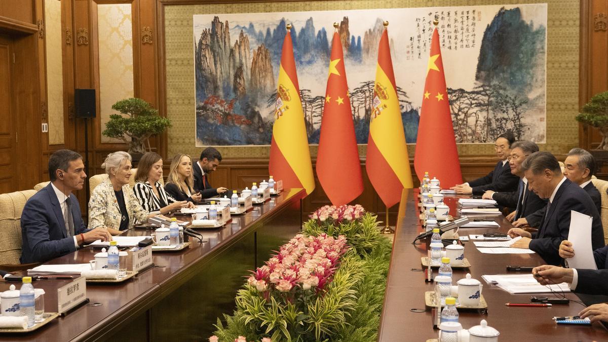 Encuentro entre la delegación encabezada por Pedro Sánchez y la que lidera Xi Jinping.