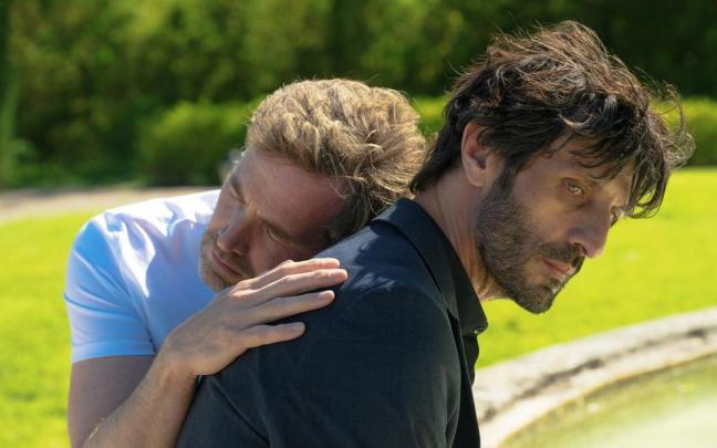 Imagen de la serie ‘Tout cela je te le donnerai’, adaptación francesa del libro ‘Todo esto te daré’, de Dolores Redondo. / France Télévisions Imagen de la serie ‘Tout cela je te le donnerai’, adaptación francesa del libro ‘Todo esto te daré’, de Dolores Redondo.