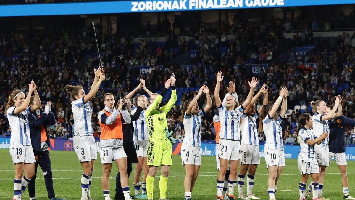Las jugadoras celebrando el pase a la final. / JAVIER COLMENERO