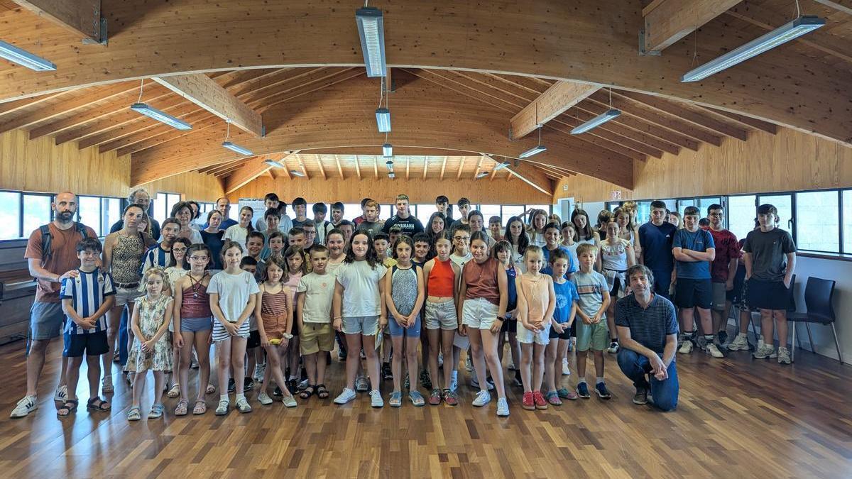 Los escolares posaron para la foto de grupo tras la presentación de sus iniciativas en Azpeitia.
