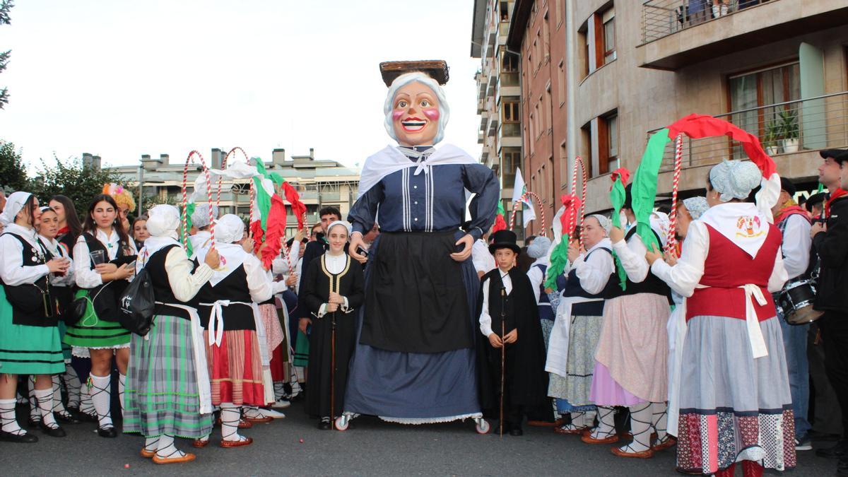 La Eskarabillera con los alcaldes txikis