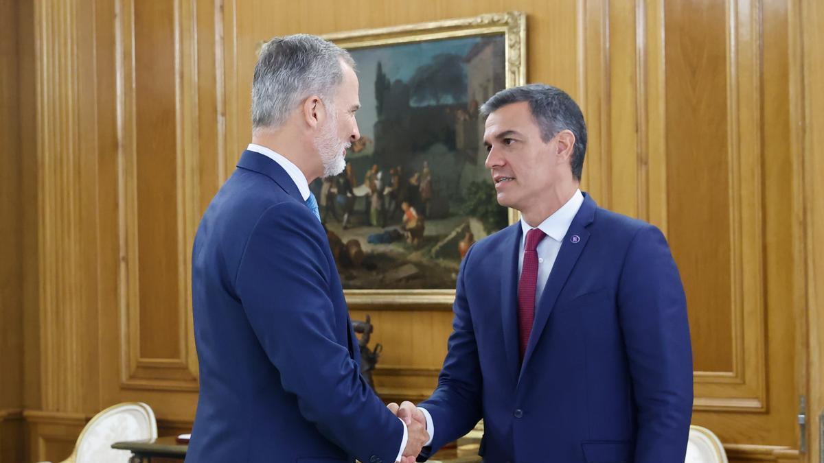 Felipe Vi recibe en al anterior ronda de contactos al secretario general del PSOE y presidente español en funciones, Pedro Sánchez.