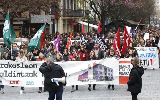 Manifestación del profesorado de la Educación pública vasca. / EFE Manifestación del profesorado de la Educación pública vasca.