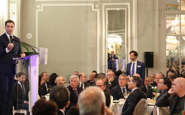 El candidato del PNV a lehendakari, Imanol Pradales, ante su auditorio en Madrid