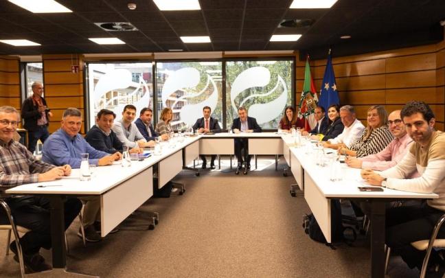 El EBB del PNV, en una anterior reunión, con Andoni Busquet el segundo por la izquierda / PNV El EBB del PNV, en una anterior reunión, con Andoni Busquet el segundo por la izquierda