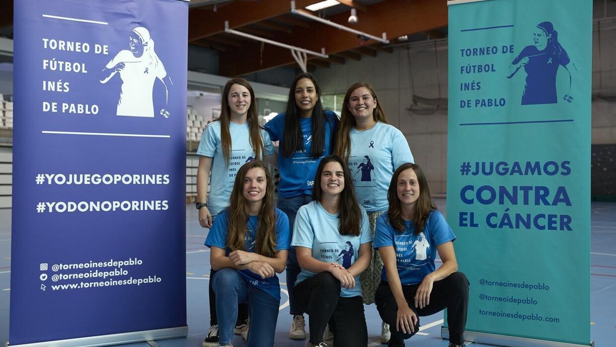 Organizadoras de un torneo solidario de fútbol sala femenino en honor a Inés de Pablo, que falleció de cáncer.