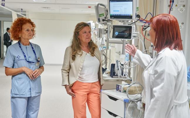 Sagardui (centro), durante la visita que ha realizado este lunes a la nueva Unidad de Recuperación Posanestésica de Txagorritxu. Sagardui (centro), durante la visita que ha realizado este lunes a la nueva Unidad de Recuperación Posanestésica de Txagorritxu.
