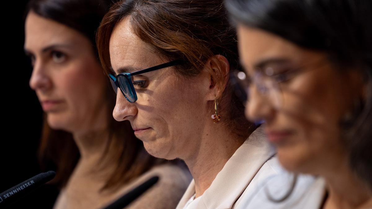 Mónica García junto a Rita Maestre y Manuela Bergerot.