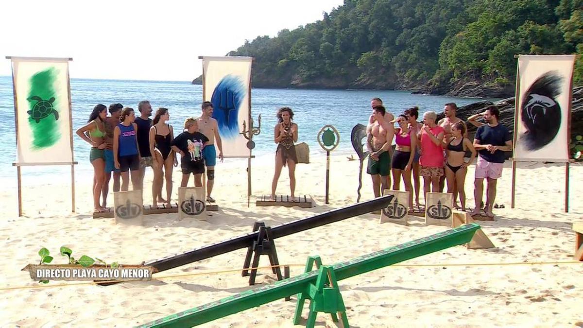 Los concursantes de 'Supervivientes' en el juego de localización.