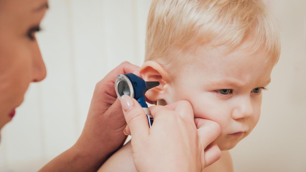 No girar la cabeza al oír la voz de sus padres es un signo de alerta.