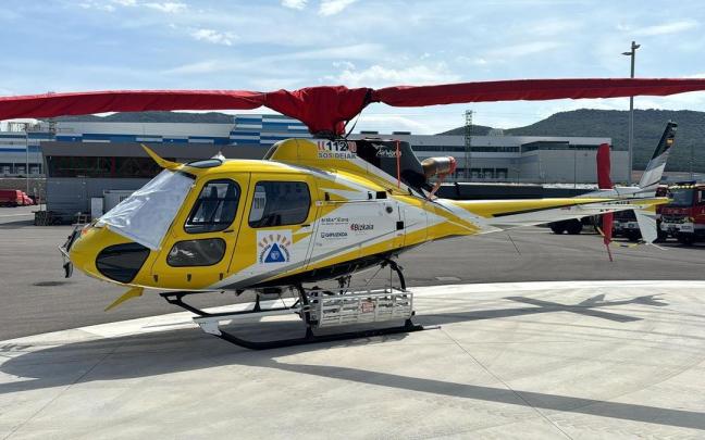 Helicóptero antiincendios de las instituciones vascas.