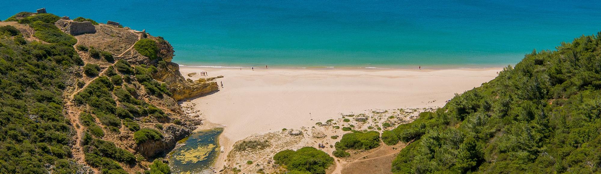 Una de las escodidas playas del Parque Natural do Sudoeste Alentejano e Costa Vicentina.