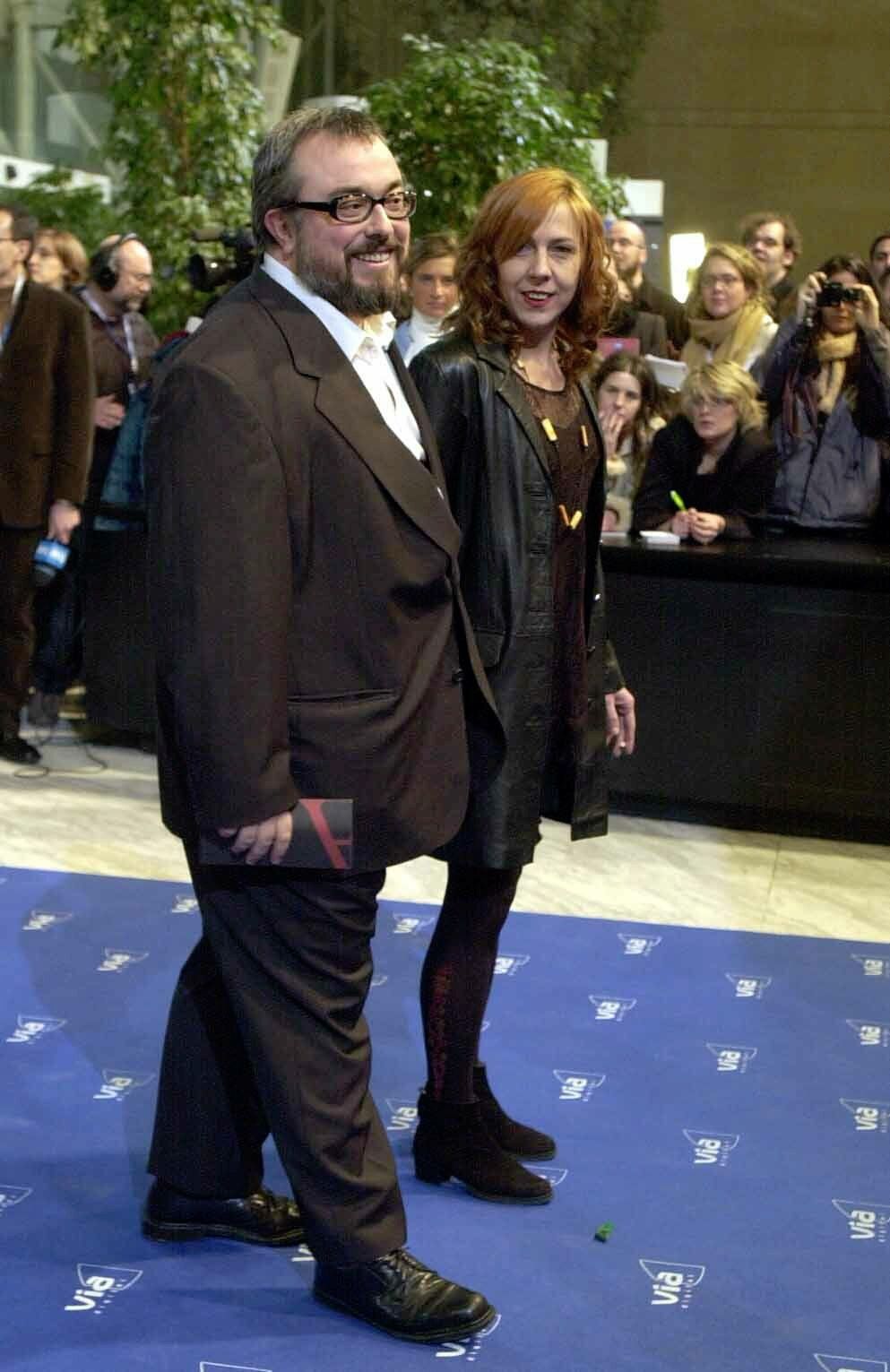 Alex de la Iglesia, acompañado de su esposa en la gala de entrega de los Premios Goya 2003.
