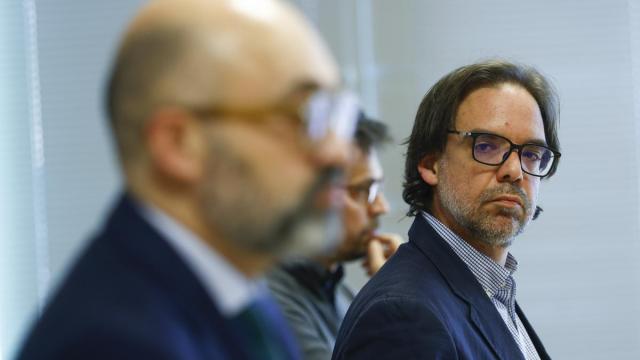El presidente de Renfe, Álvaro Fernández (d), y el presidente de Adif, Luis Pedro Marco (i), durante una rueda de prensa.