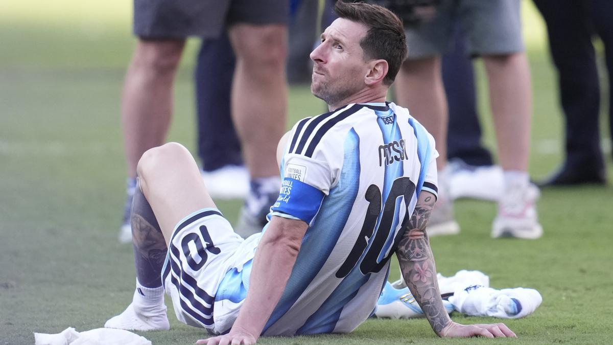 Leo Messi fue anulado por el trabajo de la selección de Luis de la Fuente.