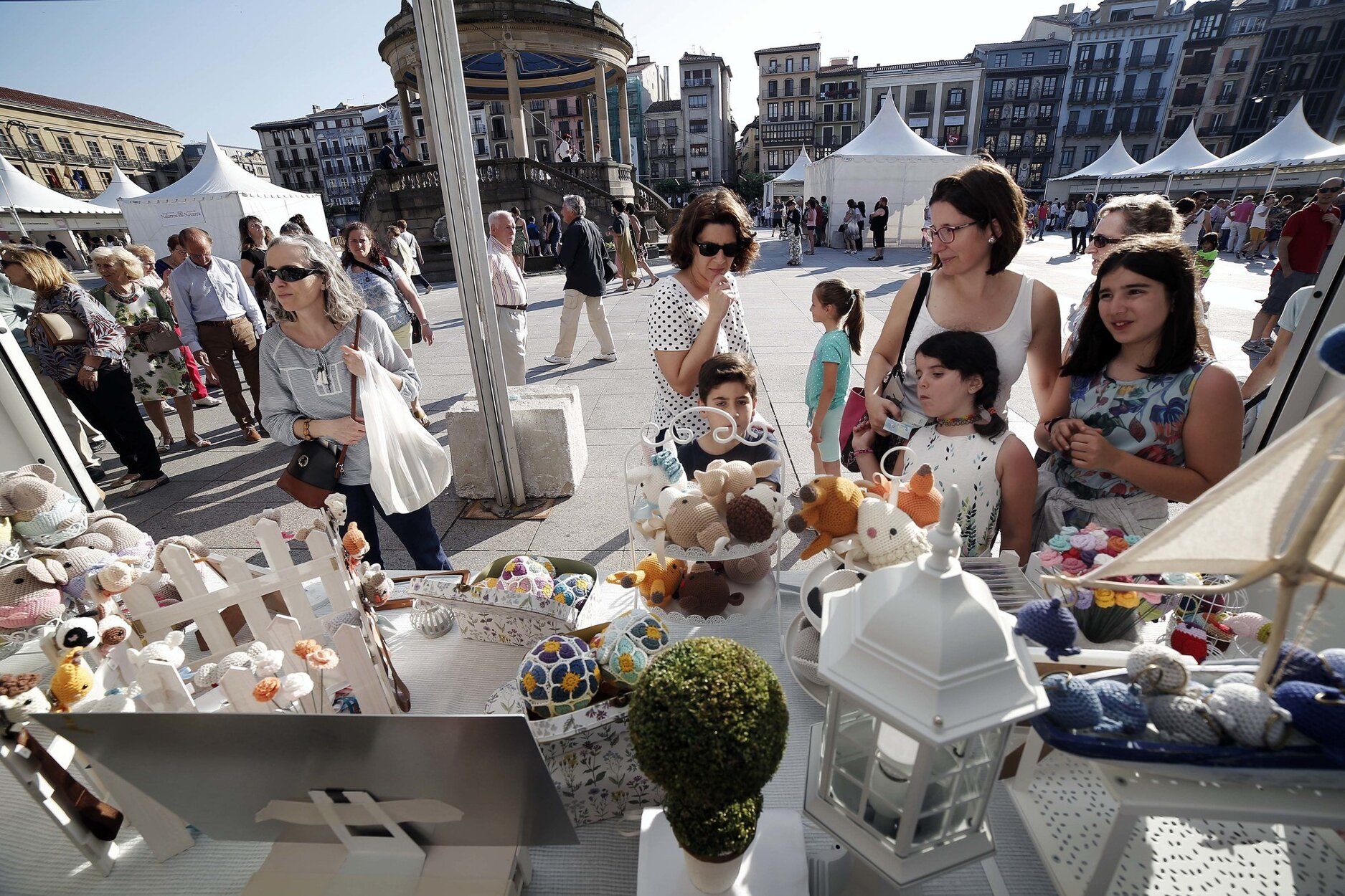 Feria de Artesanía en la Plaza del Castillo de Pamplona.