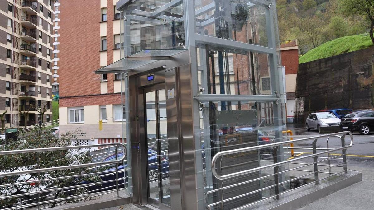 Ascensor público de Basauri que ofrece servicio al ambulatorio de El Kalero