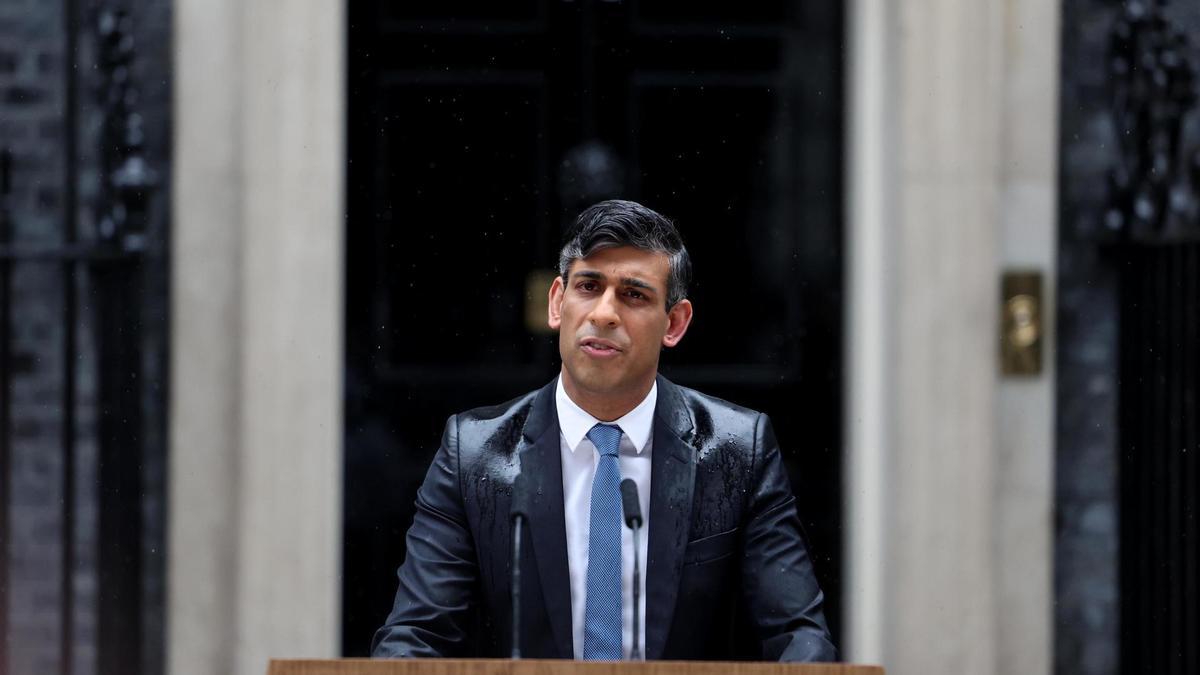 El primer ministro británico, Rishi Sunak, durante su comparecencias a las puertas del 10 de Downing Street / NEIL HALL El primer ministro británico, Rishi Sunak, durante su comparecencias a las puertas del 10 de Downing Street
