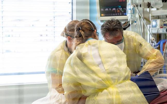 Imagen de archivo de varios trabajadores sanitarios del hospital de Tilburg (Países Bajos).