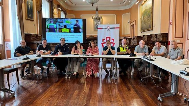 Foto de la rueda de prensa celebrada esta mañana para presentar el dispositivo especial de seguridad de las fiestas de San Pedro y San Marcial. / A.M.S. Foto de la rueda de prensa celebrada esta mañana para presentar el dispositivo especial de seguridad de las fiestas de San Pedro y San Marcial.