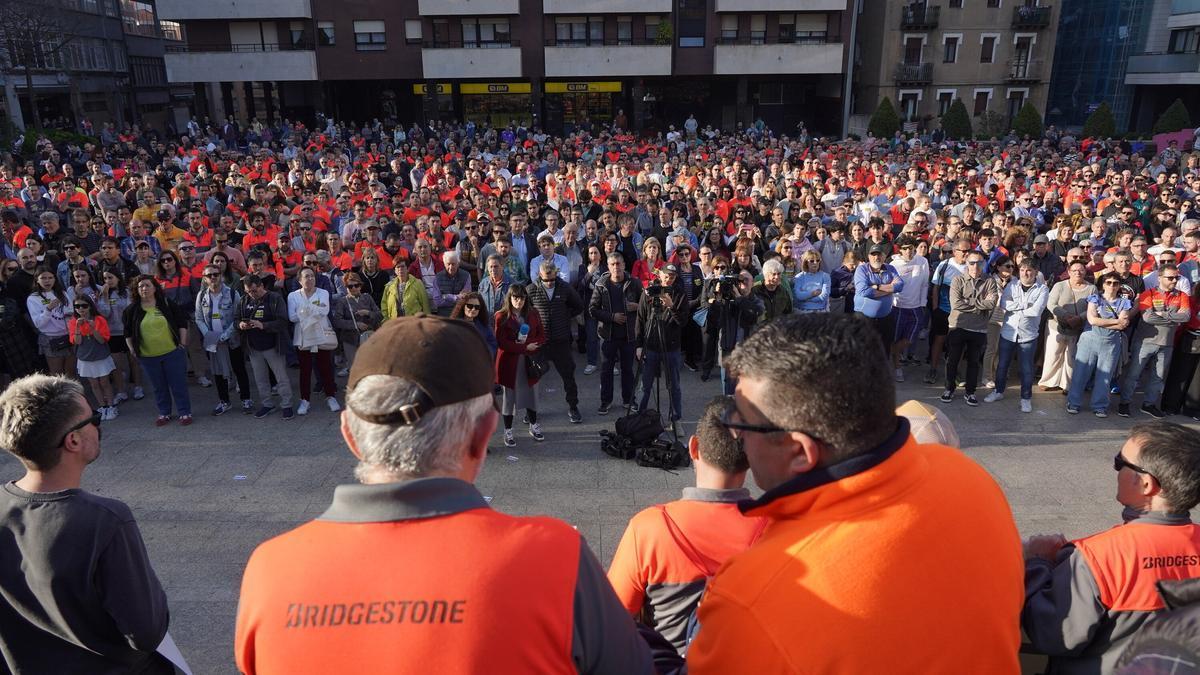 Imagen de una concentración de los trabajadores de Bridgestone en Basauri con motivo de una de las jornadas de huelga dearrollads el pasado mes de mayo.