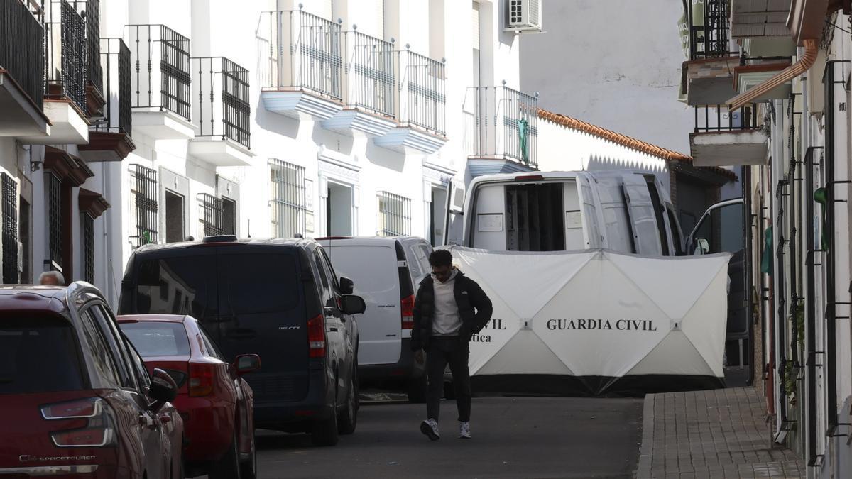 La Guardia Civil en el lugar del crimen.