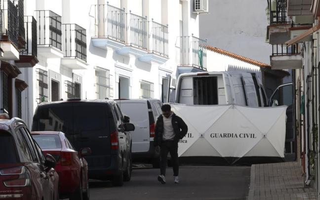 La Guardia Civil en el lugar del crimen.