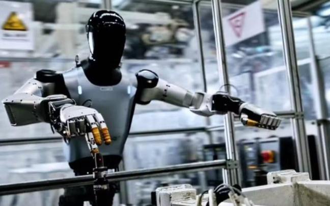 El robot humanoide de Xiaomi, en su puesto de trabajo en Xiaomi EV.