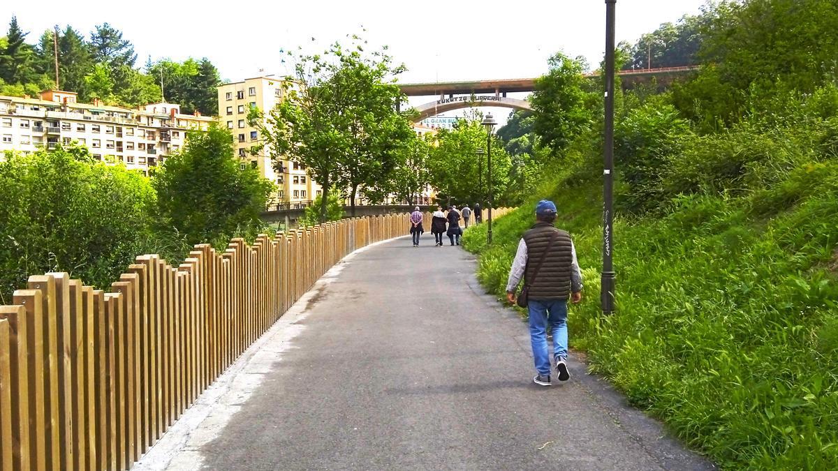 Un tramo del Paseo de los Caños.