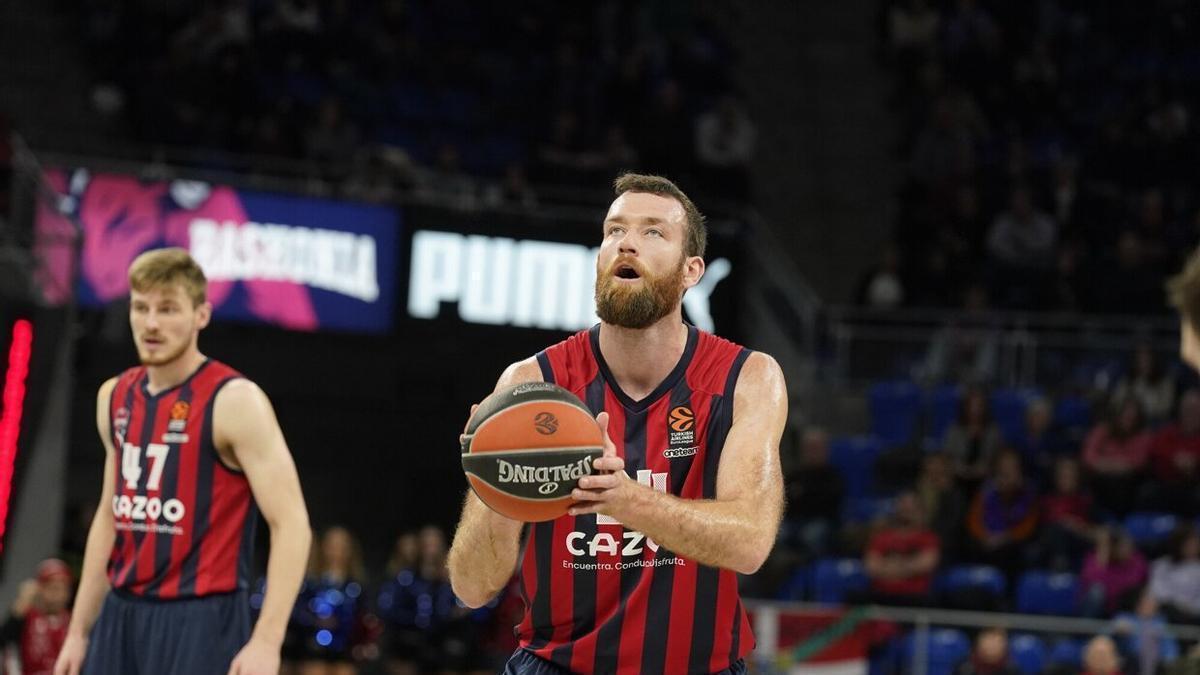 Costello se dispone a lanzar un tiro libre durante un partido de esta temporada en el Buesa Arena