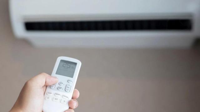 El incremento del uso de aparatos de aire acondiconado debido a las elevadas temperaturas de últimos meses ha provocado un encarecimiento del suministro eléctrico.