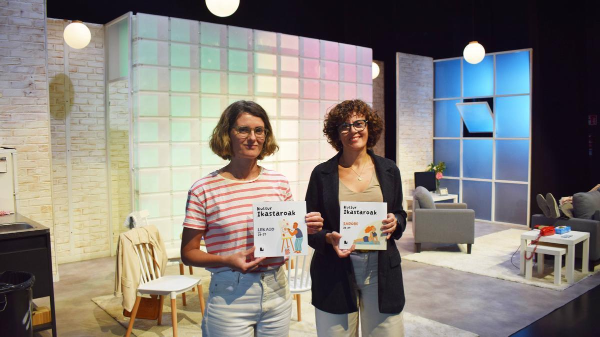Luxia Iriondo, técnica de Cultura, y Ana Pozas, concejala de Cultura.