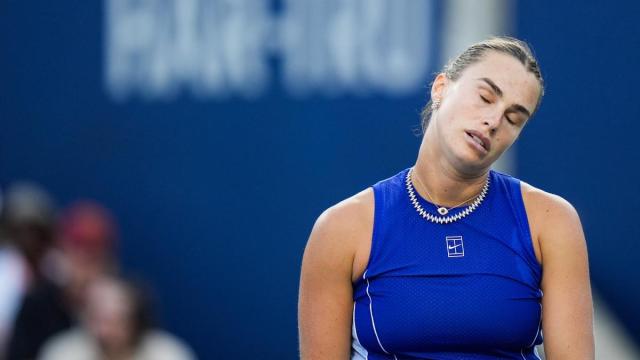 Aryna Sabalenka se lamenta durante el torneo de Toronto.