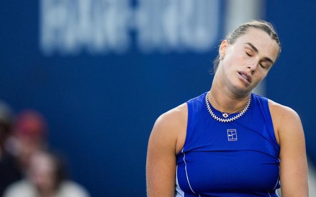 Aryna Sabalenka se lamenta durante el torneo de Toronto.