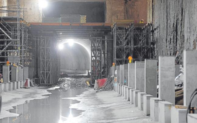Obras del túnel del Topo para unir Pasaia con Errenteria y de la estación subterránea de Antxo