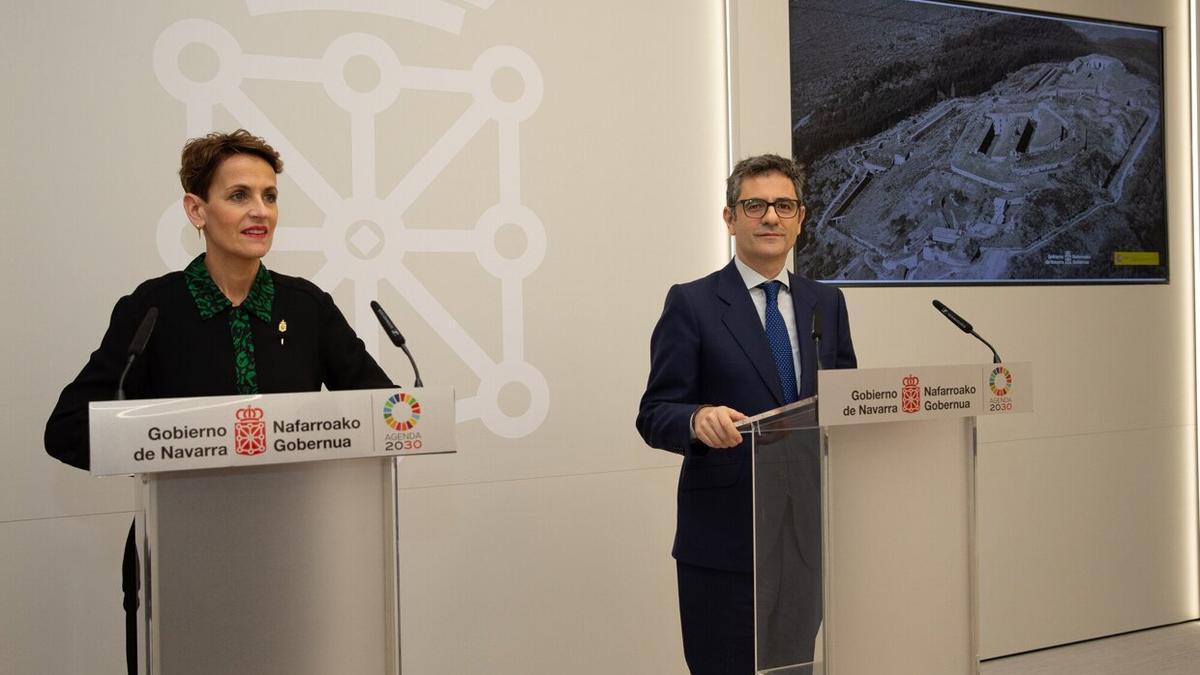 María Chivite, junto con Félix Bolaños, hace dos semanas en Pamplona