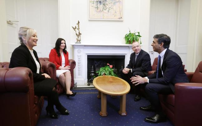 Los primeros ministros de Reino Unido e Irlanda, Rishi Sunak y Leo Varadkar, protagonizan un viaje a Belfast.